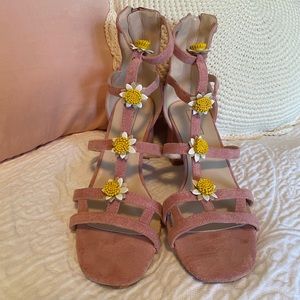 Yoki size 7 heels worn once flower detail